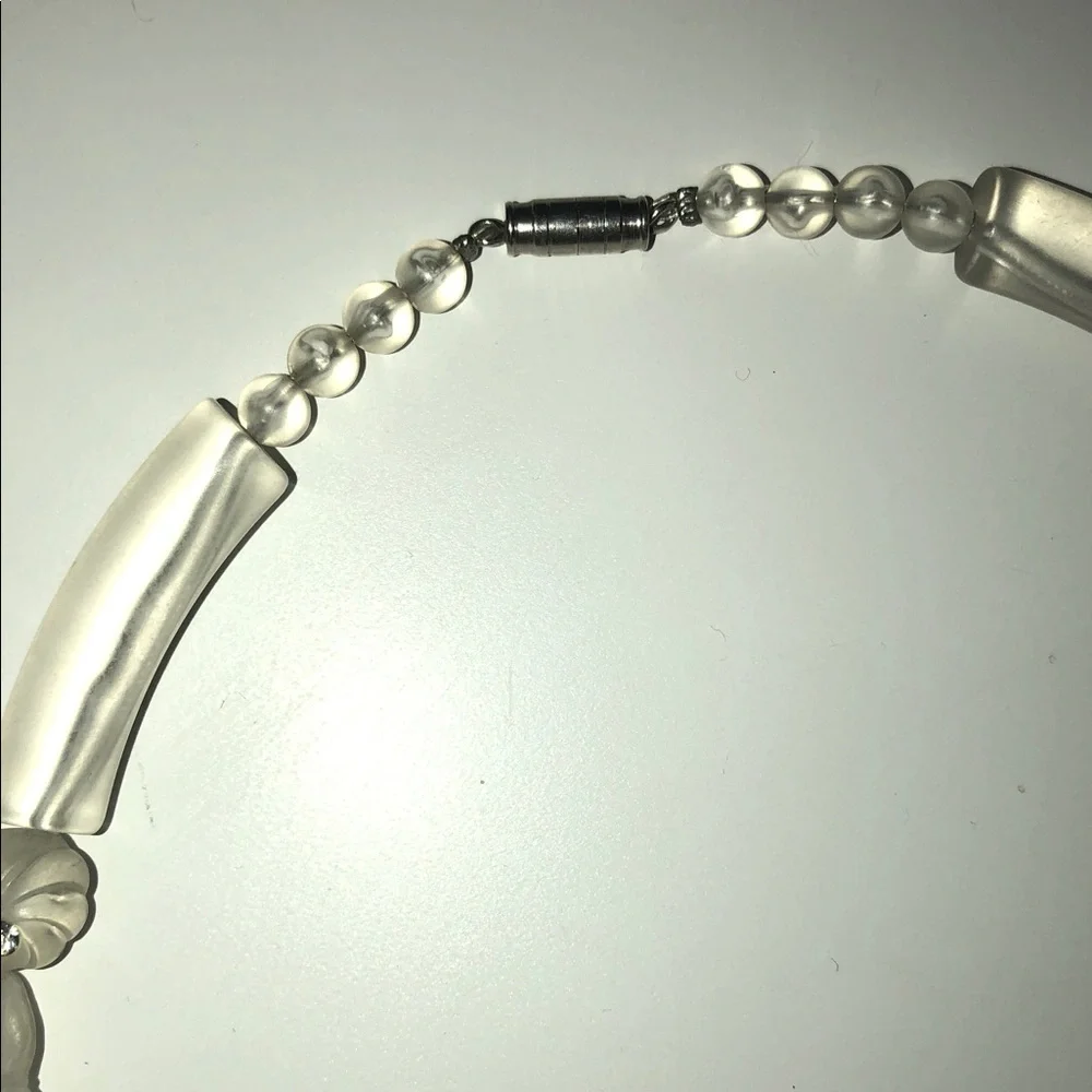 Vintage Frosted White Lucite Floral & Bead Necklace - Picture 3 of 5